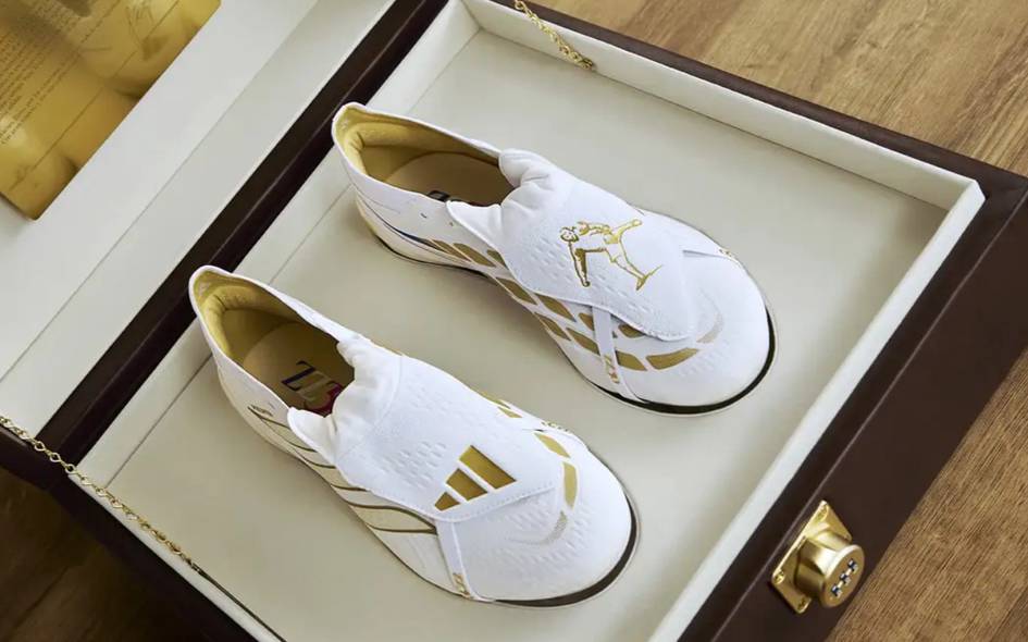 Adidas Зиданнинг афсонавий фаолиятини акс эттирувчи ҳашаматли бутсаларни сотувга чиқарди